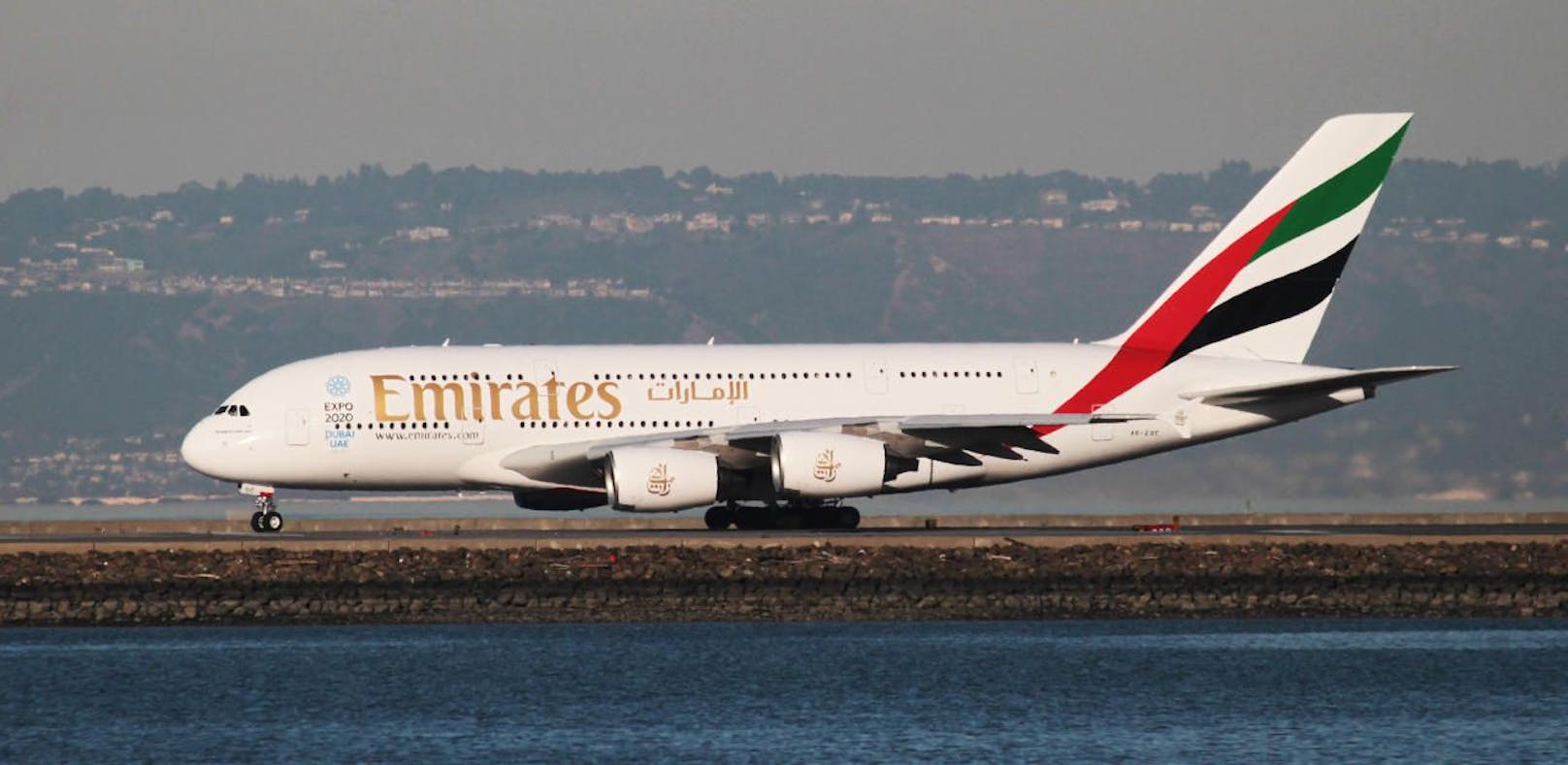 Ein Emirates Airbus A380-800 beim Start vom San Francisco International Airport in Kalifornien.