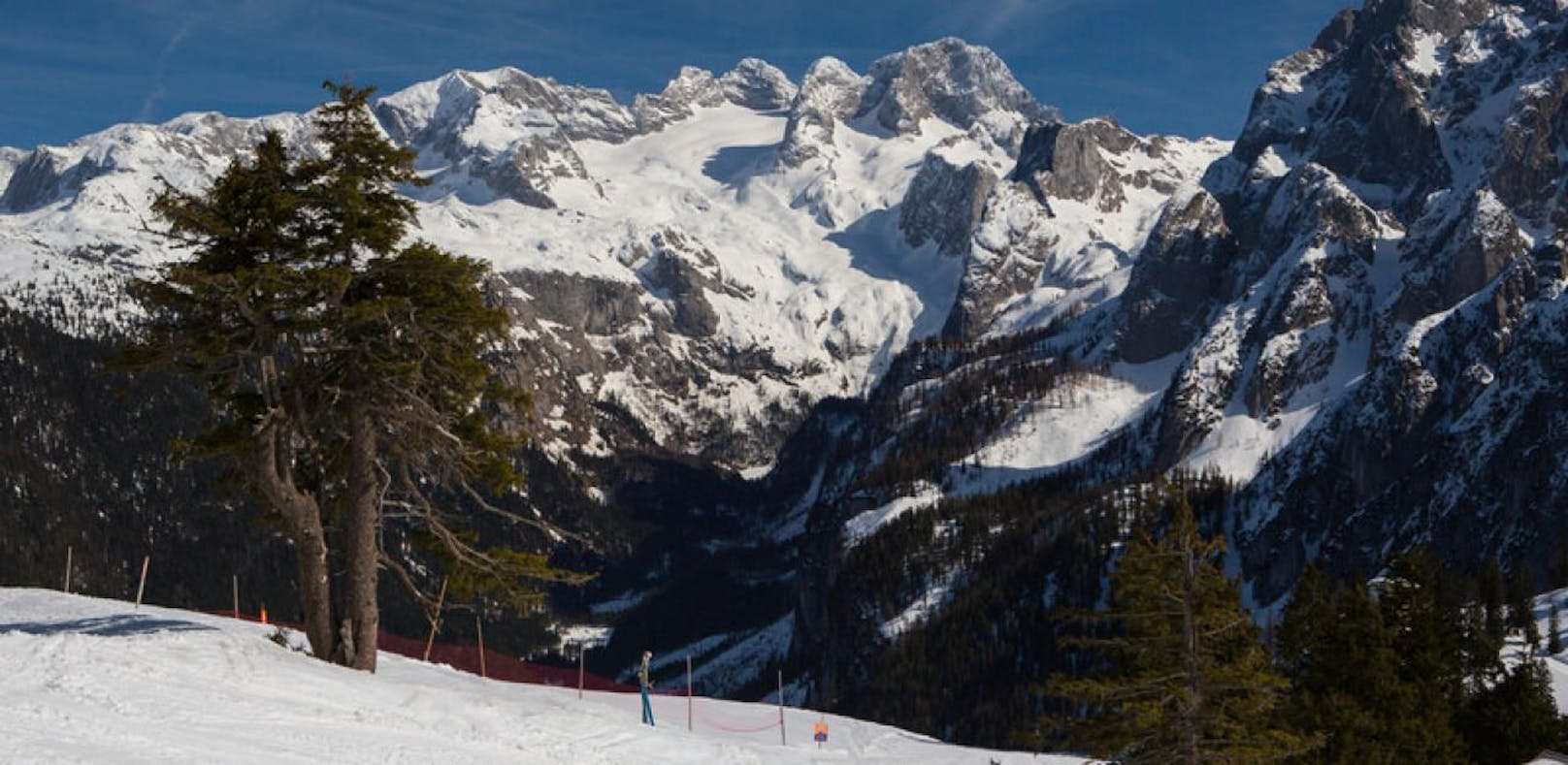 Gemeinsam mit einer Schulgruppe war die 12-Jährige am Dienstag im Bereich Gosau Zwieselalm im Skigebiet Dachstein West unterwegs.