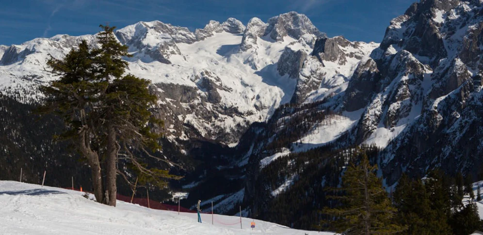 Gemeinsam mit einer Schulgruppe war die 12-Jährige am Dienstag im Bereich Gosau Zwieselalm im Skigebiet Dachstein West unterwegs.