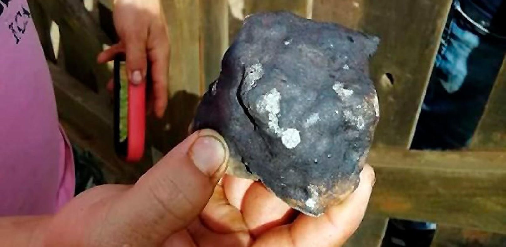 Fotos zeigen Reste des Kuba-Meteoriten
