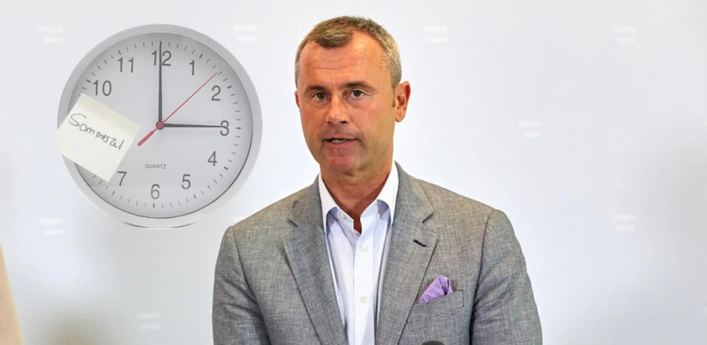 Norbert Hofer hätte laut "Bild" die Zeitumstellung verschlafen.