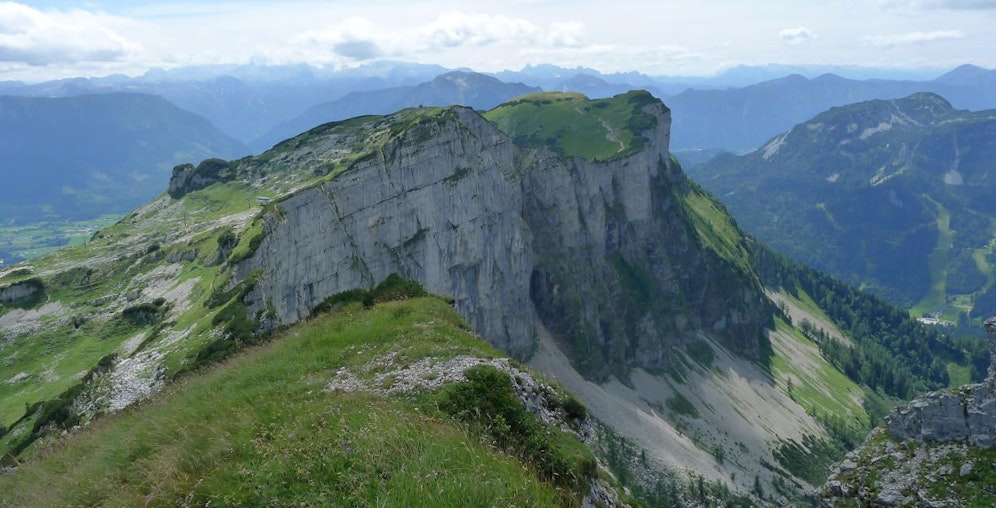 Hochanger und Loser vom Greimuth aus gesehen, im Hintergrund Gosaukamm mit Bischofsmütze