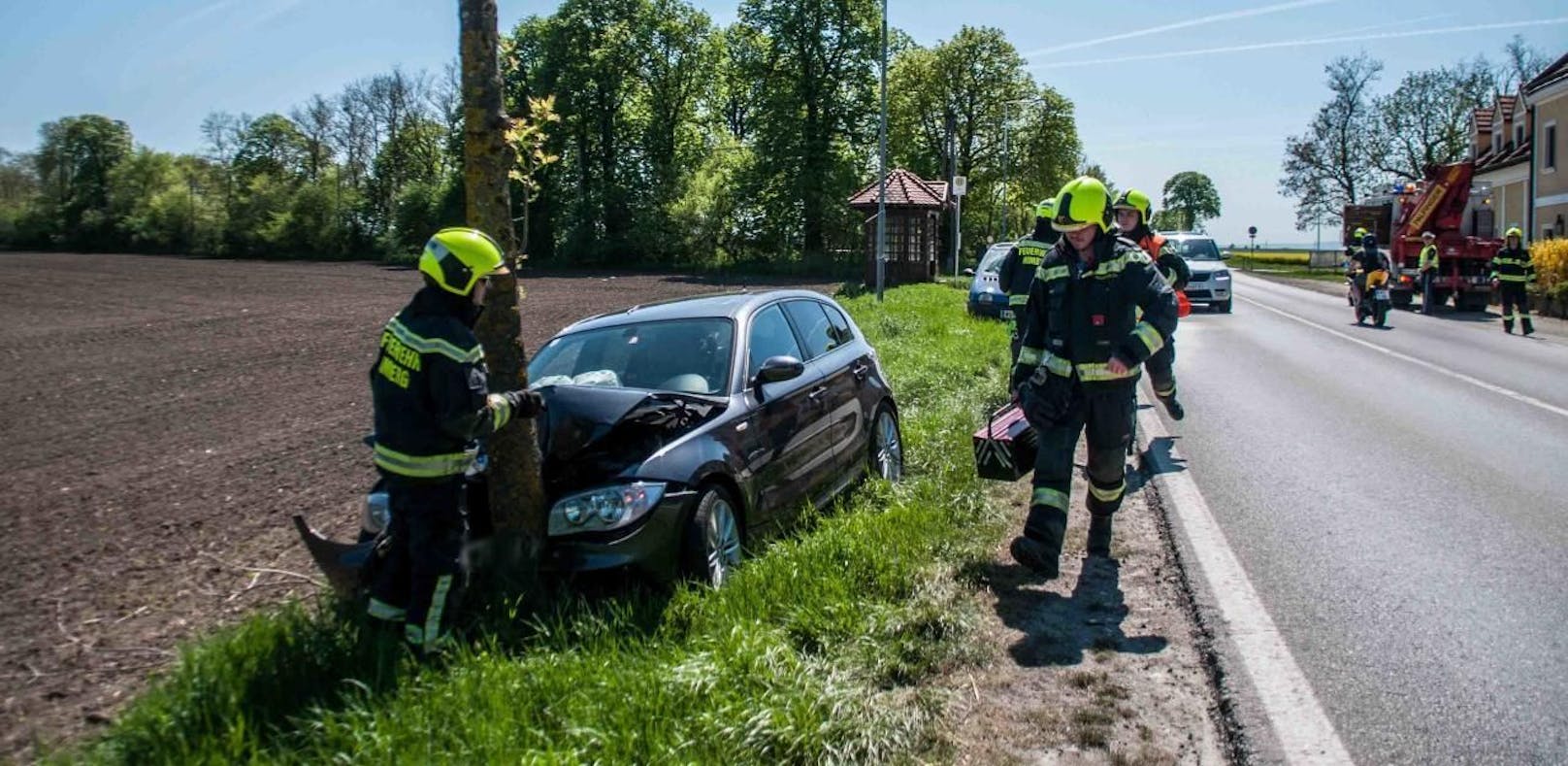Auto gegen Baum: Wieder Crash an selber Stelle