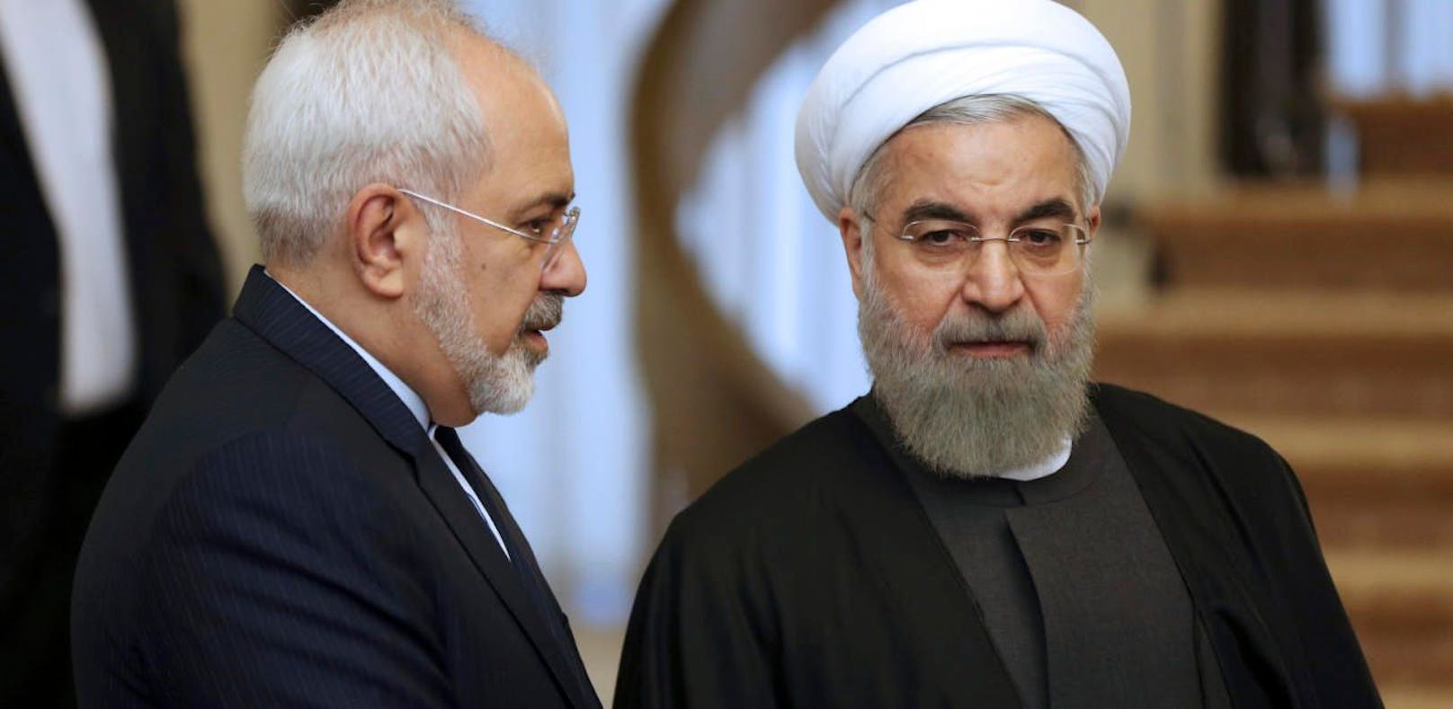 Präsident Hassan Rouhani (re.) wird den Rücktritt seines Außenministers Mohammed Javad Zarif nicht akzeptieren.