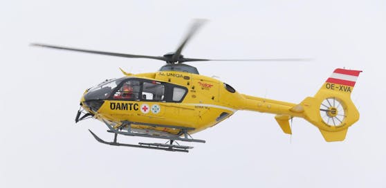 Der 45-Jährige wurde mit dem Rettungshubschrauber nach Linz geflogen.
