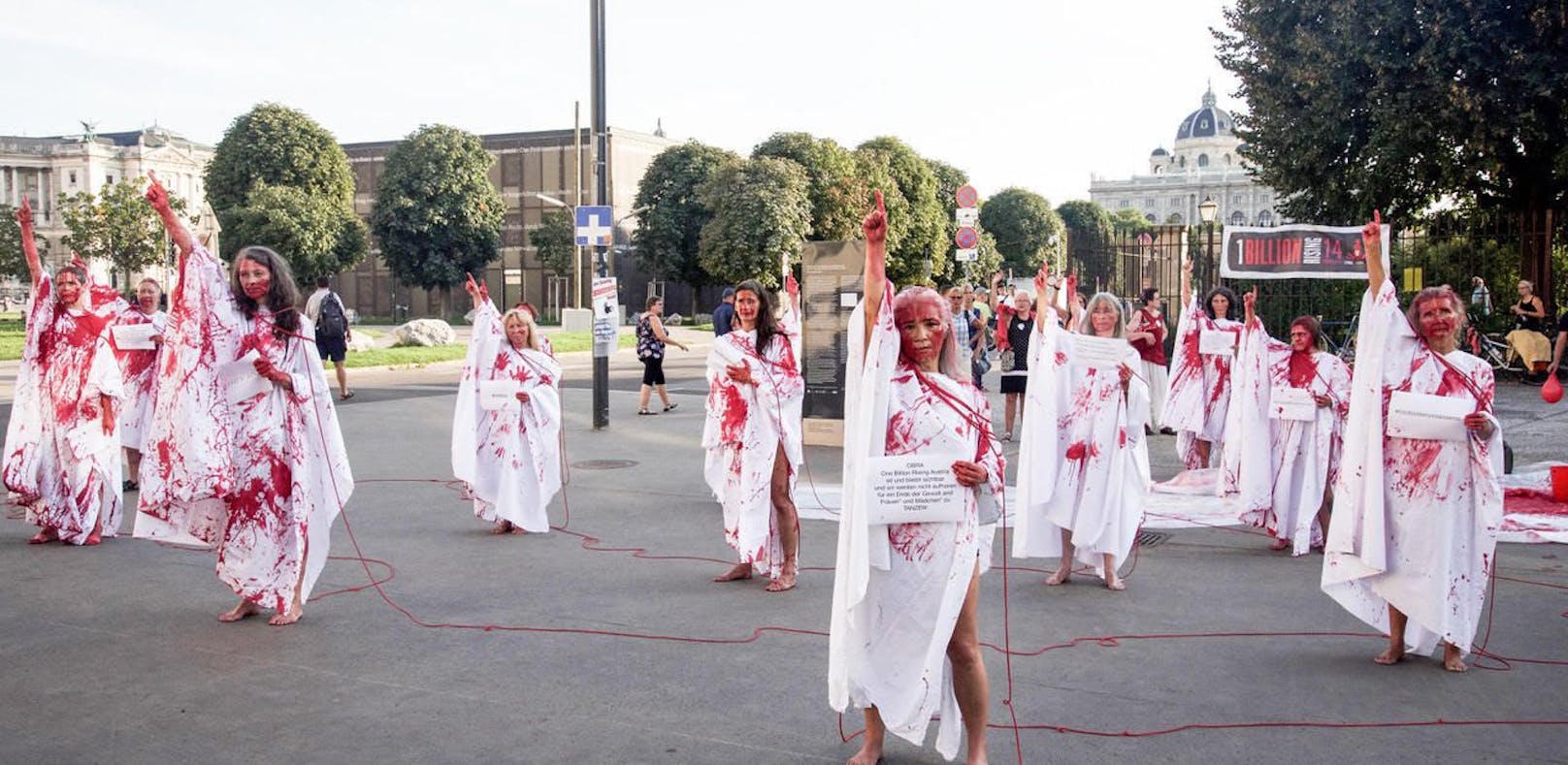 Blutiger Frauen-Protest für das Recht zu tanzen