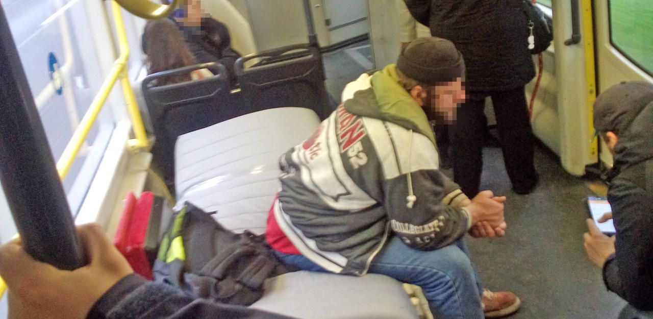 Heute.at - Möbel-Großtransport in Wiener Straßenbahn