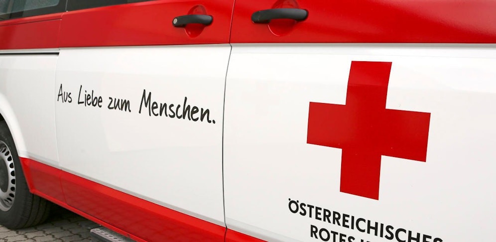 Der Mann musste mit schweren Verletzungen ins Spital gebracht werden.