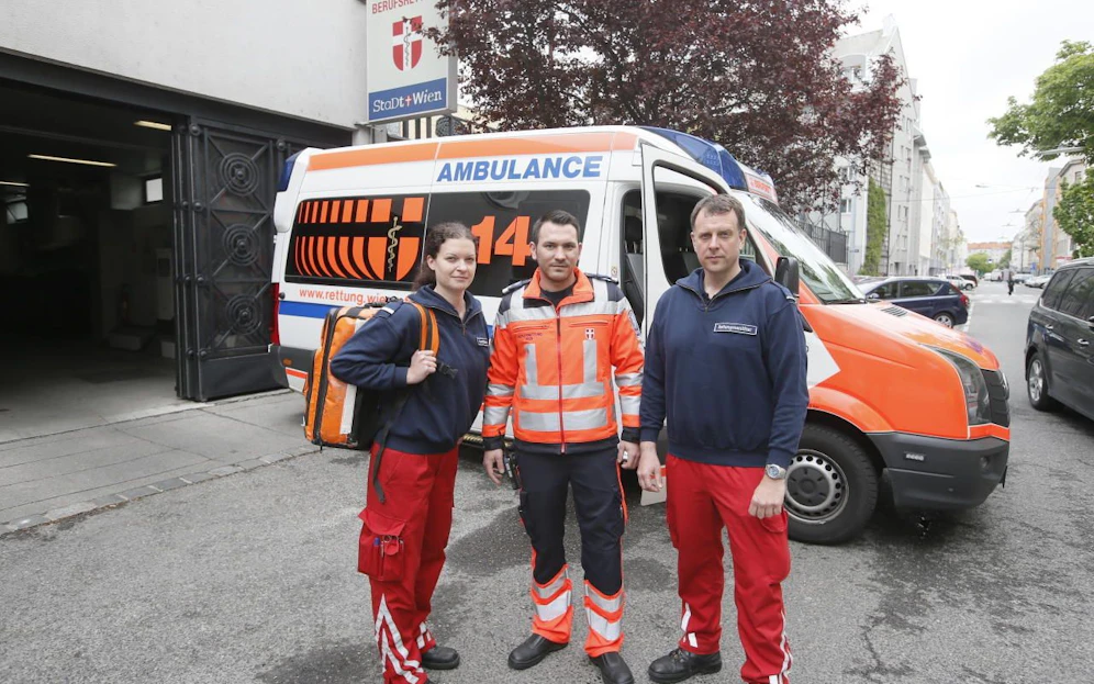Die drei Sanitäter Barbara W. (30), Patrick S. (31) und Steffen J. (42) wurden Opfer einer Säure-Attacke.