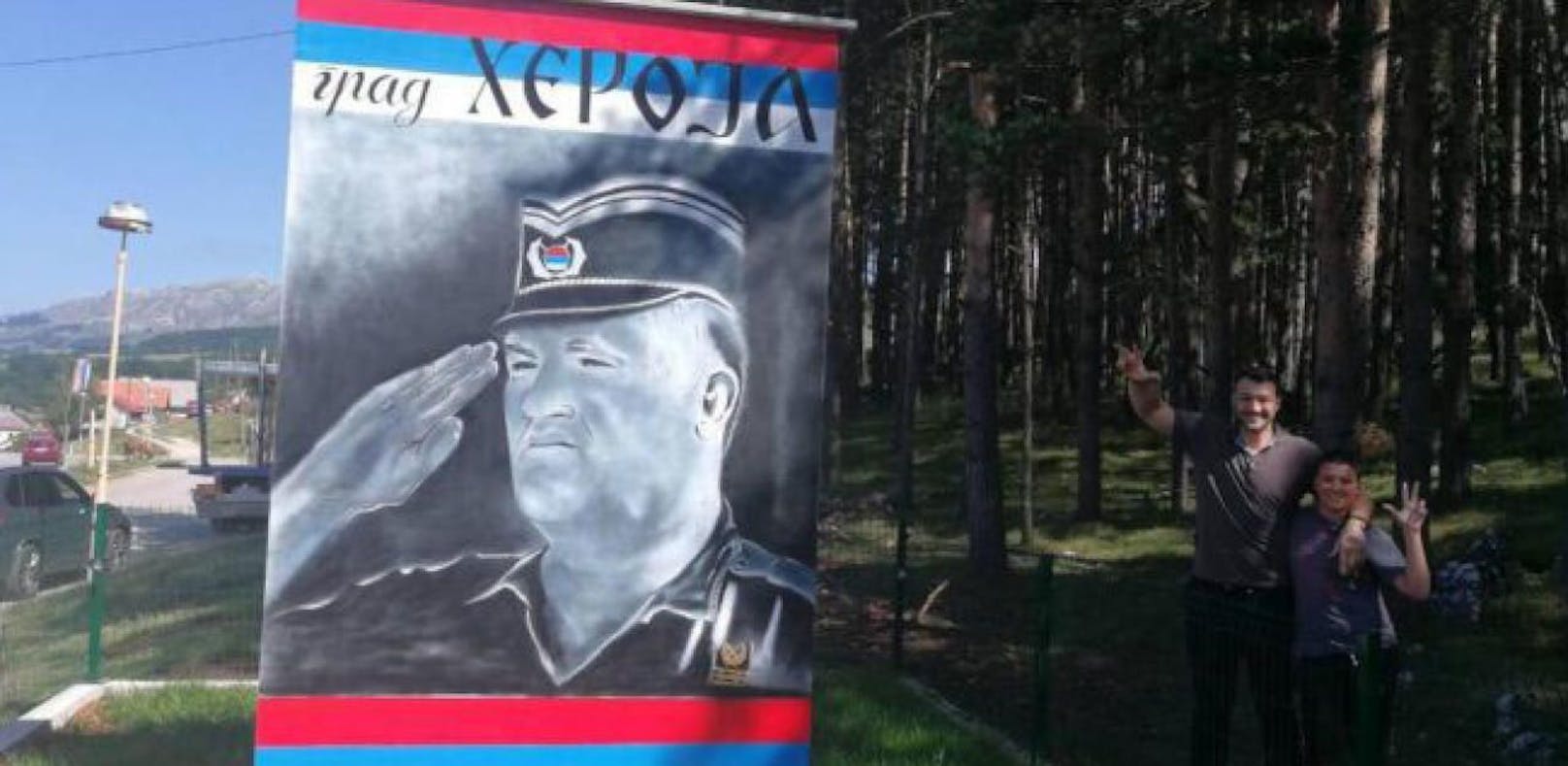 Der verurteilte Kriegsverbrecher Ratko Mladic wird in seiner Heimatstadt Kalinovik als Held gefeiert. (Foto: zVg.)