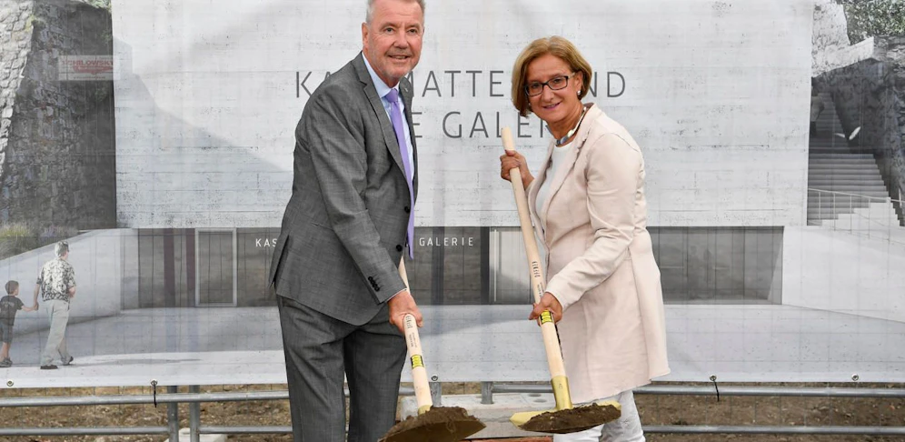 Wiener Neustadts Bürgermeister Klaus Schneeberger und Landeshauptfrau Johanna Mikl-Leitner beim Spatenstich bei den Kasematten für die Landesausstellung 2019 (v.l.n.r.).