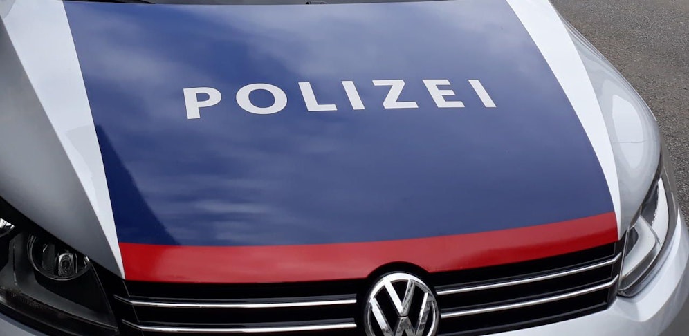 Die Polizei konnte den 23-Jährigen festnehmen. Er wurde in die Justizanstalt eingeliefert.