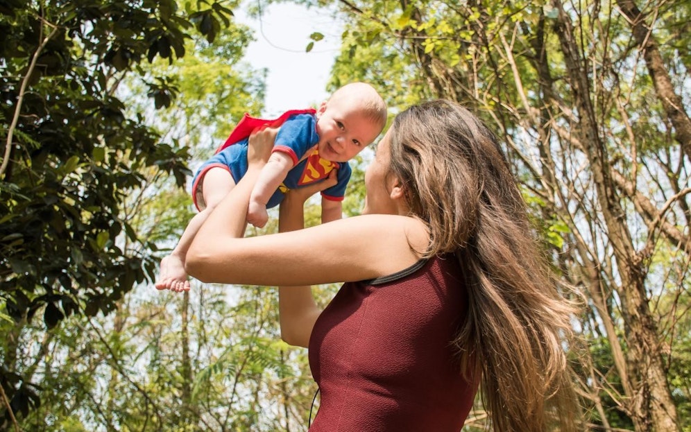 "Es ist komplett absurd, wie viel Verantwortung man auf einen Schlag trägt", so die frischgebackene Mutter.