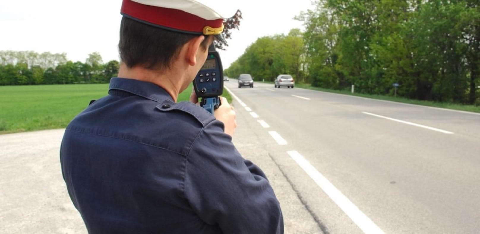 Raser (49) beschleunigt vor Polizei auf 197 km/h