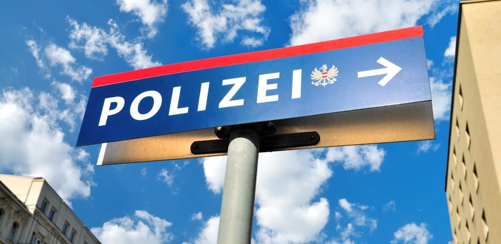 Die Frau brachte die Fundstücke selbst zur Polizei (Symbolbild)