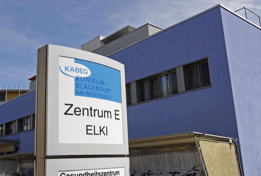 Der Mann wurde in das Klinikum Klagenfurt eingeliefert.