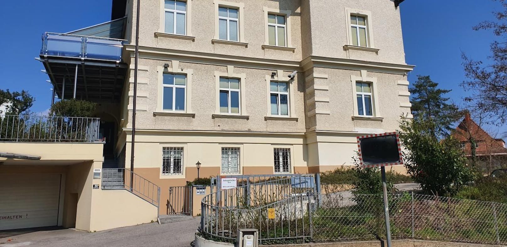 Die Zeitung berichtete über eine Hausdurchsuchung in diesem Studentenheim-Haus in Linz, die es nie gab.