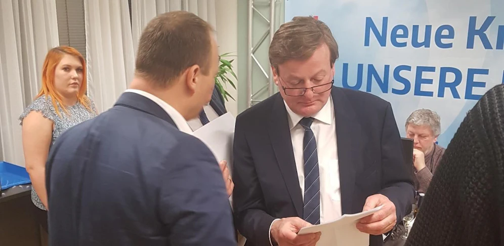 Gottfried Waldhäusl bei der Ergebnisbesprechung mit Christian Höbarth.