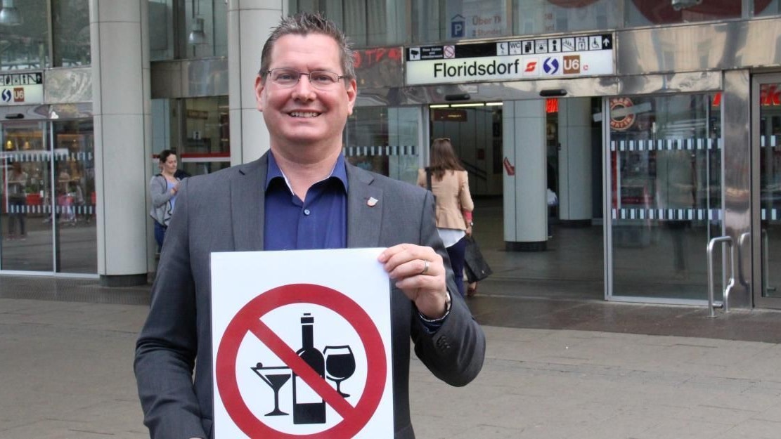 Schon seit Jahren setzt sich Bezirksvorsteher Papai (SPÖ) für die Alkoholverbotszone am Bahnhof Floridsdorf ein.