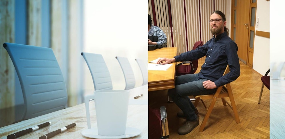 Sebastian Schirl-Winkelmaier bei seiner Protestaktion im Gemeinderat.