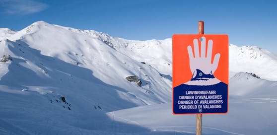 Achtung Lawinengefahr! Besonders auf steilen, schwarzen Pisten sollte man aufpassen.