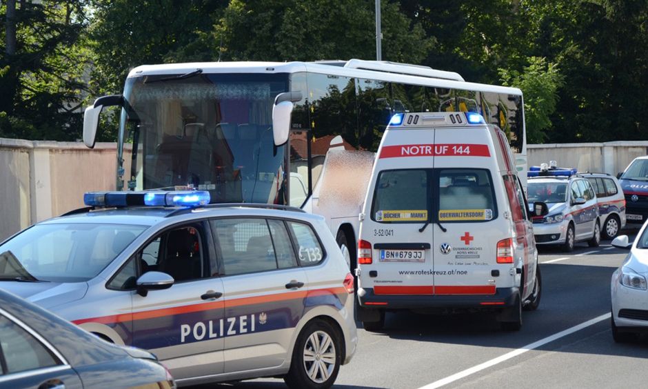 Betrunkener Asylwerber (48) Randaliert In Bus | Heute.at