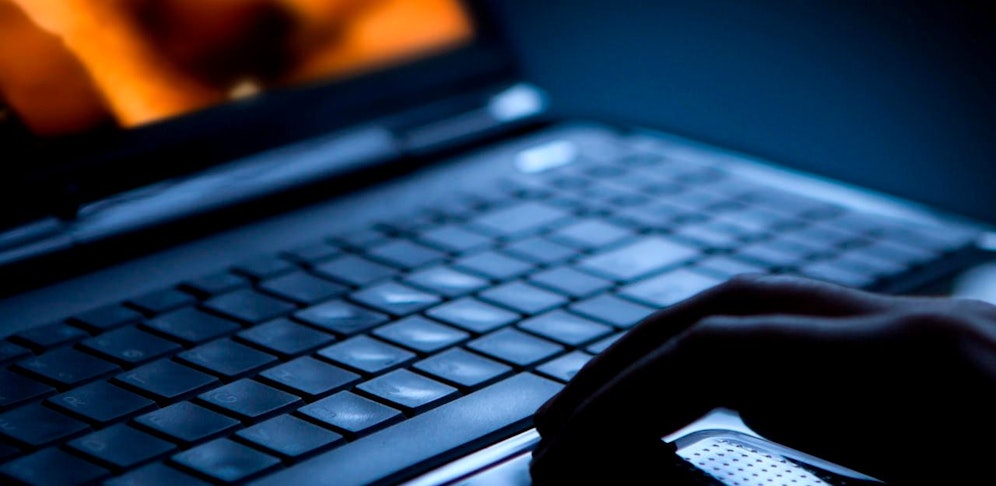 Eine Frau erpresste einen 27-Jährigen mit seinen Nackt-Videos