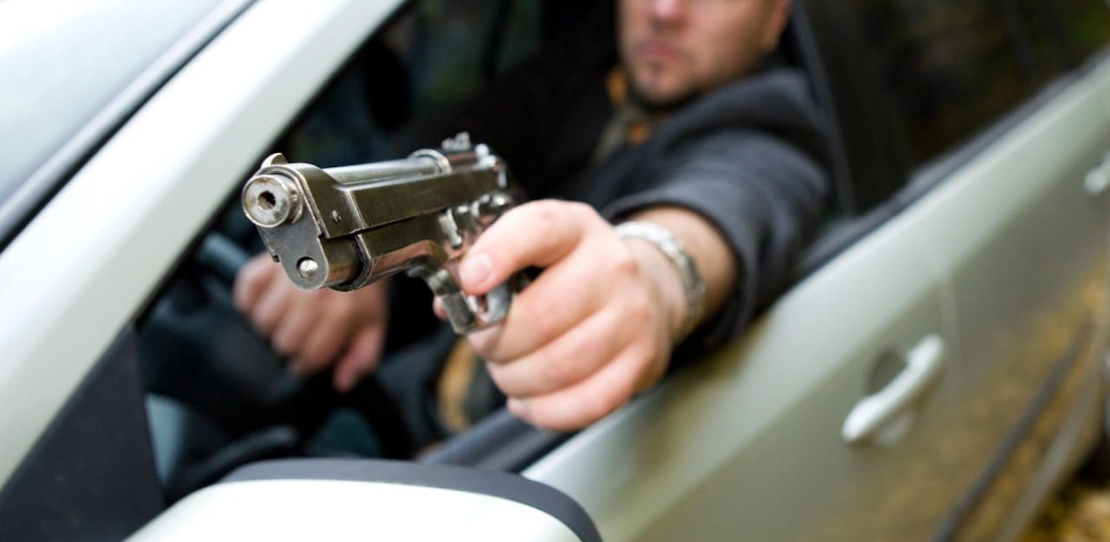 22-Jähriger zieht im Streit um Fahrmanöver Pistole