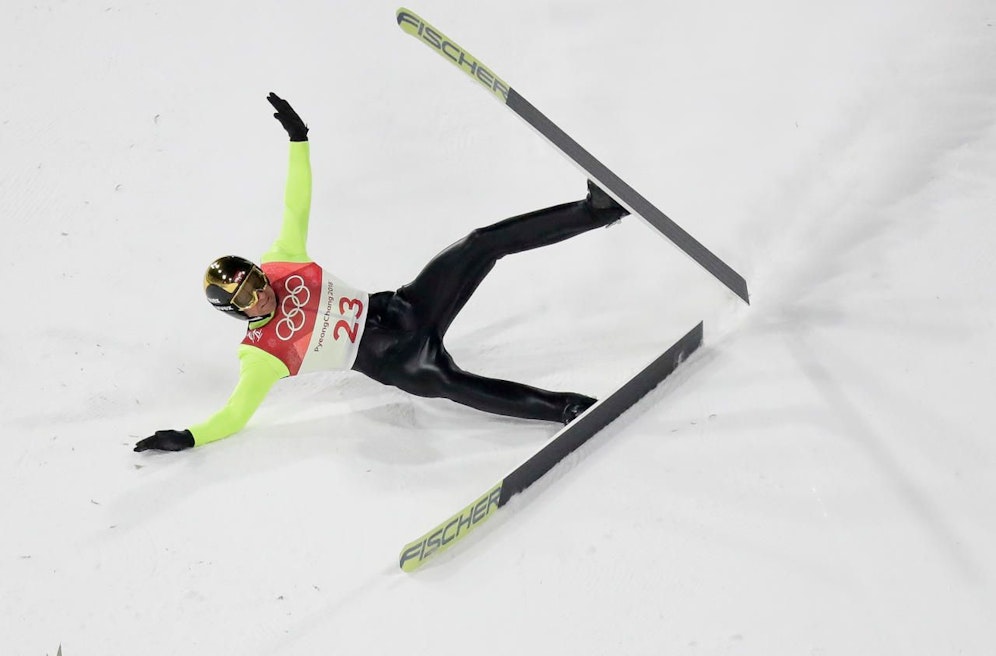 Bernhard Gruber kam auf der Großschanze zu Sturz.