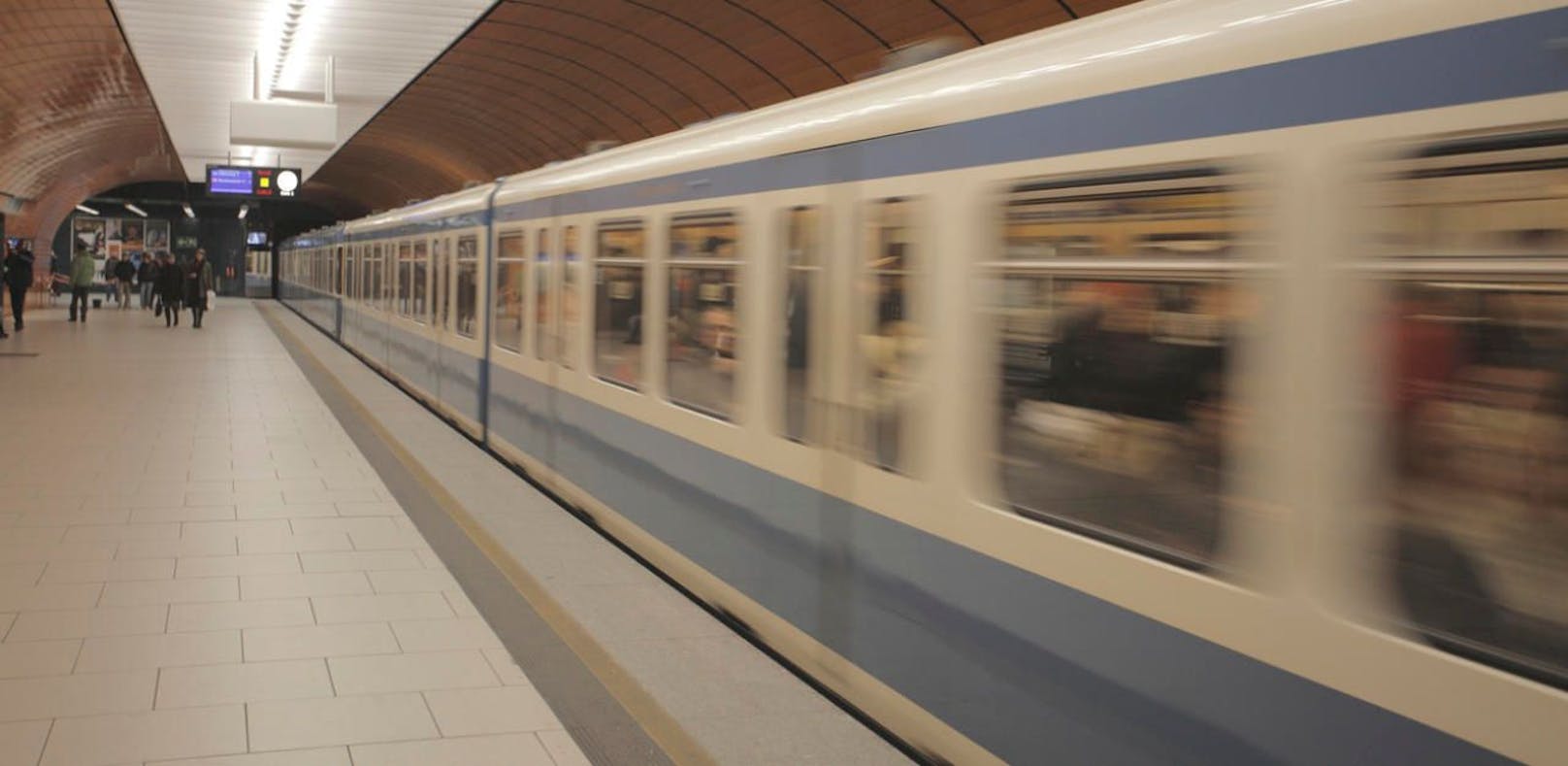 Die beiden Jugendlichen wurde in einer U-Bahn in München begrapscht