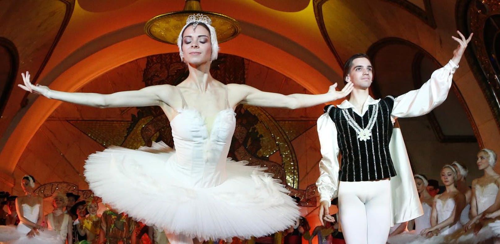 Kreml-Ballett tanzt die Nacht in U-Bahn durch