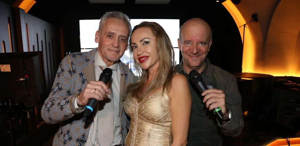 Christian Mucha mit seiner Ekaterina und mit Entertainer und Sänger Andy Lee Lang
