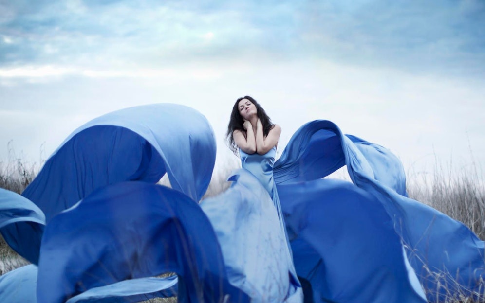 Die Farbe des Jahres 2020 wurde gewählt: Classic Blue. In der Farbpsychologie steht ein klassischer Blauton für Ruhe. 