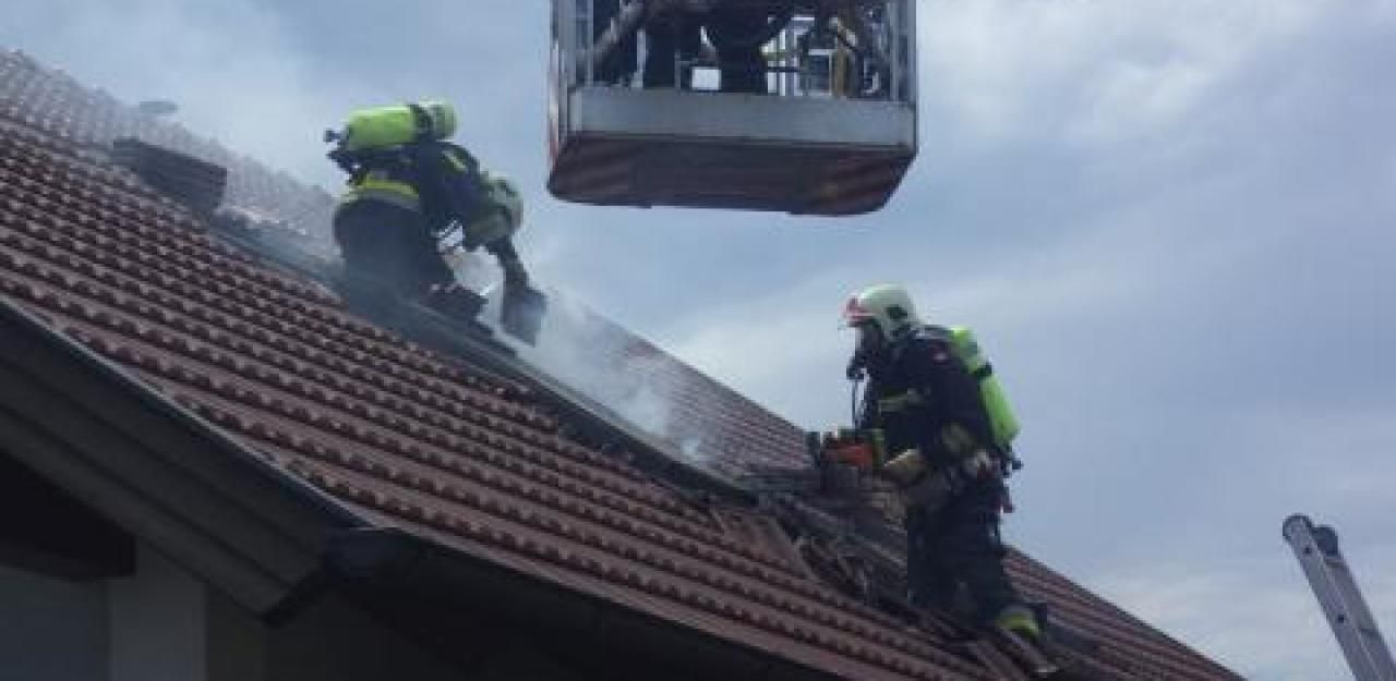 Heute.at - Familie im Urlaub: Daheim stand Haus in Flammen