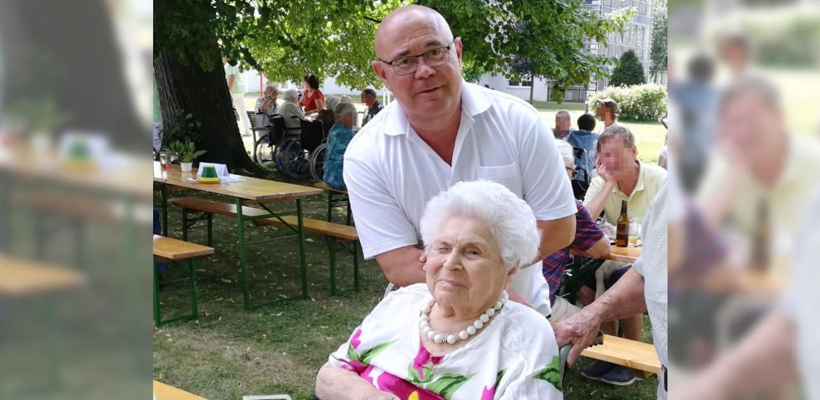 Star-Anwalt Werner Tomanek mit seiner Mama (88)