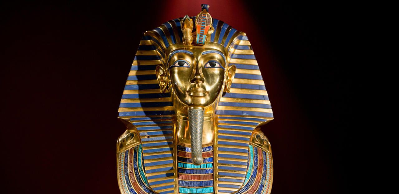 Prachtvoll und von Mythen umrankt: Totenmaske von Pharao Tutanchamun.