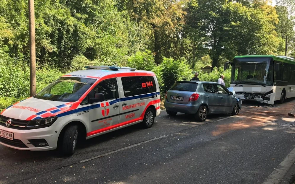 Bus gegen Auto Wien