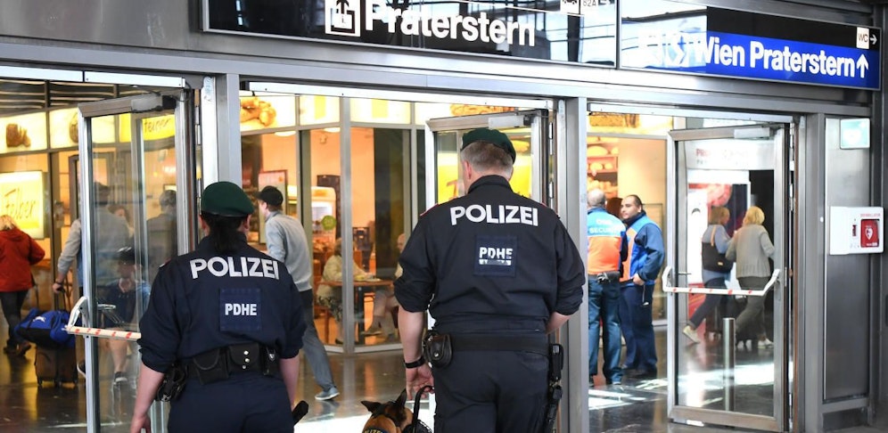 Die Polizei nahm am Praterstern mehrere Personen fest