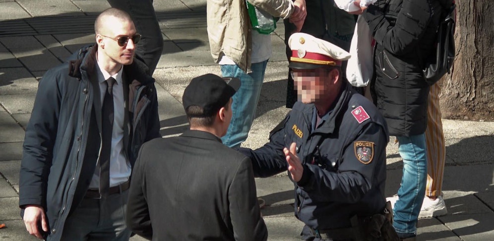"Haben Sie eine Genehmigung?" Auch die Polizei rückte an. Ein "Heute"-Leser teilte das Foto.