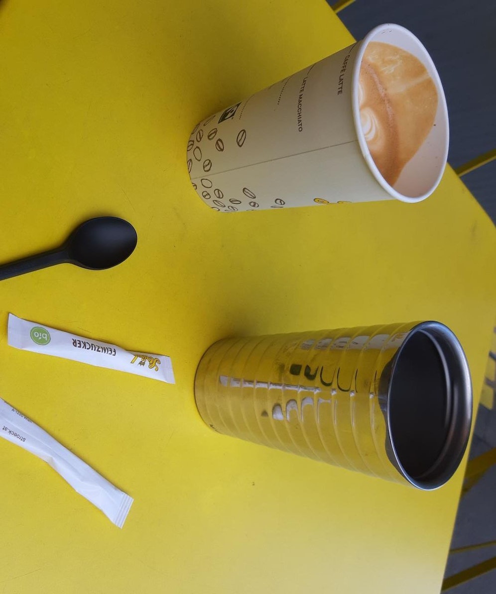 Bitte ins eigene Gebinde umfüllen, heißt es ab sofort beim Ströck