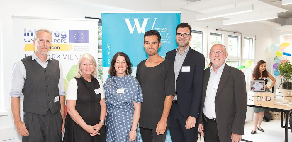V.l.ln.r.: Christian Rammel (Head RCE Vienna), Edeltraud Hanappi-Egger (WU Rektorin), Tanja Wehsely (Initiatorin Social City Wien), Emil Diaconu (GF Social City Wien), Heinrich Himmer (Präsident Stadtschulrat Wien), Stuart Simpson (Stadtschulrat für WienEuropa Büro).