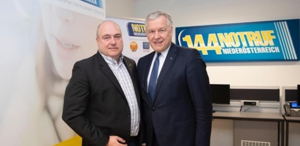 Notruf NÖ-Geschäftsführer Christof Chwojka und Landesrat Martin Eichtinger (r.).