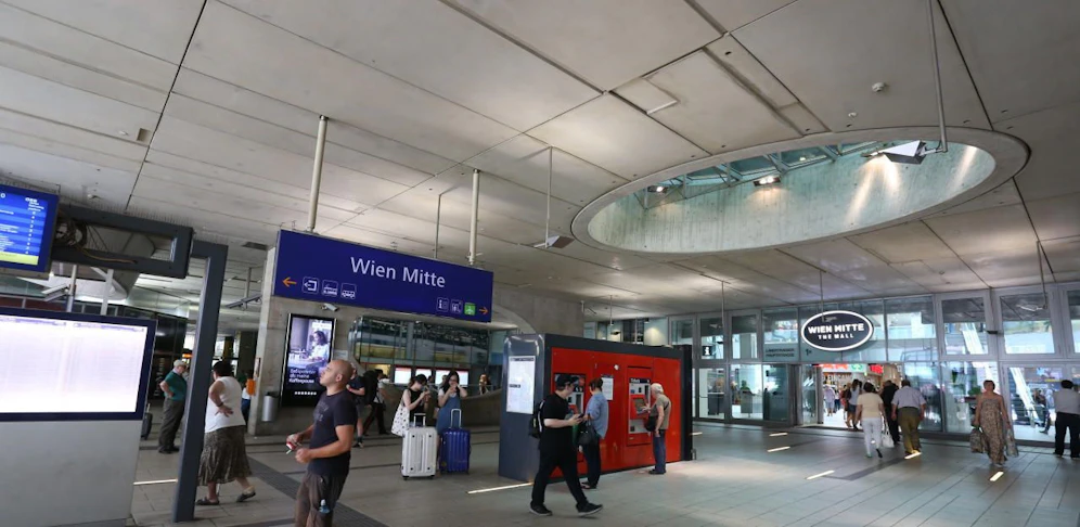 Bahnhöfe: Ein Ort an dem die Bettler gern den Zugfahrkarten-Trick versuchen. 