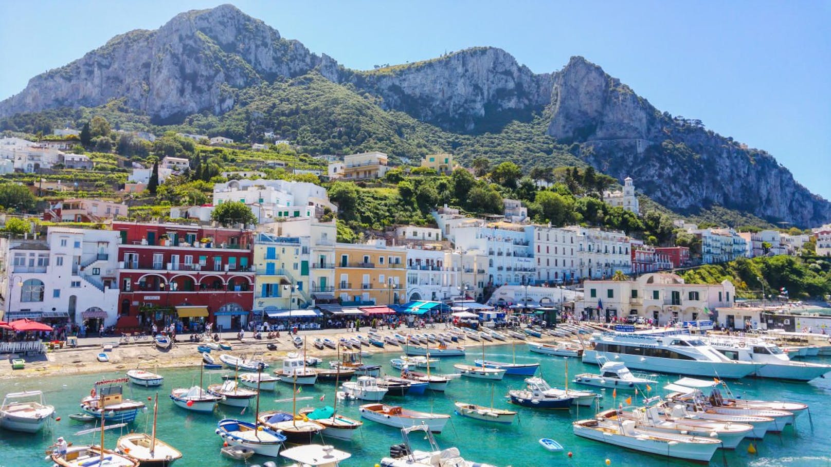 Capri (Italien) verbietet Touristen, Plastik auf die Insel mitzunehmen und setzt harte Maßnahmen durch.