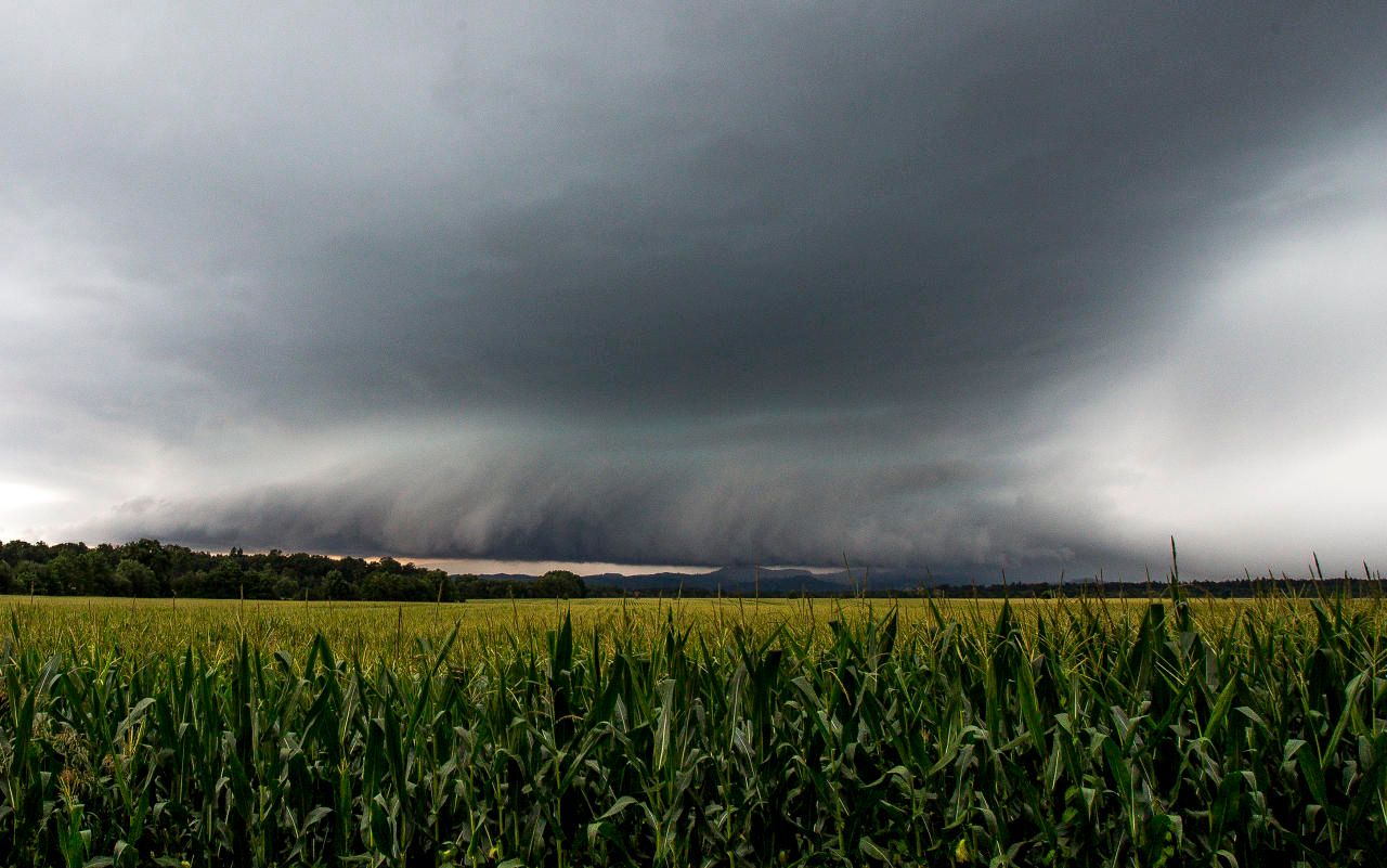 Heute.at - Unwetter reißt Paragleiter  in 6.000 Meter Höhe