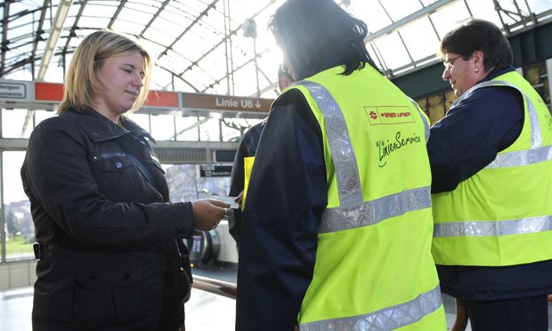 Alle Fahrgäste in den Wiener Öffis brauchen ein gültiges Ticket.