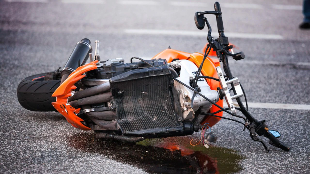Der Biker starb noch an der Unfallstelle.