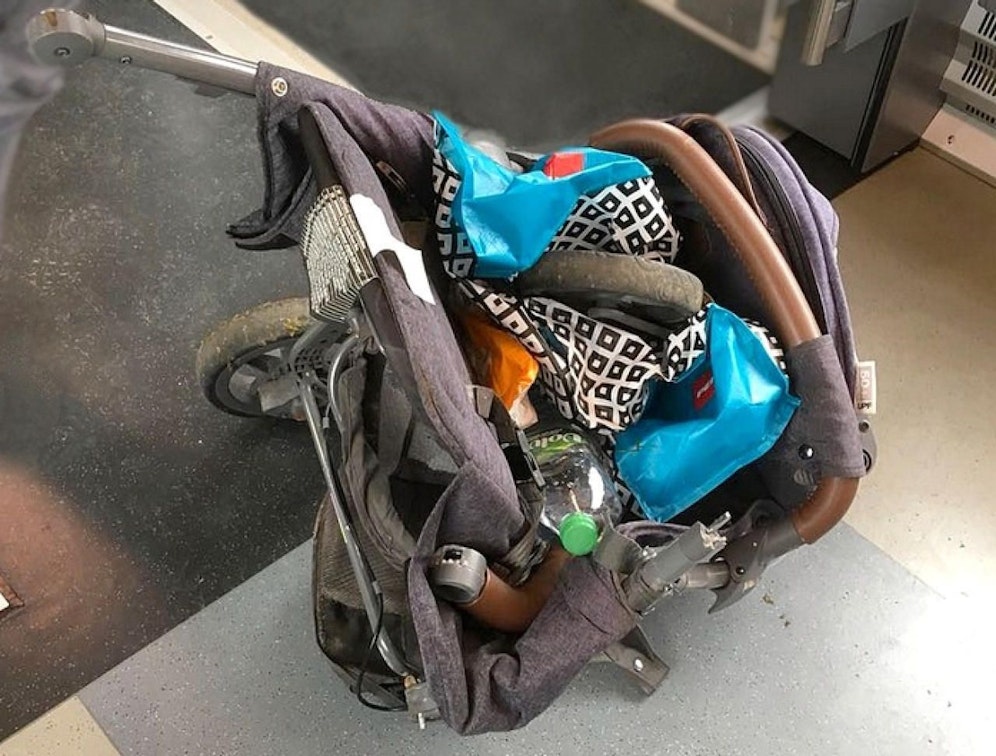 Der Kinderwagen wurde bei dem Vorfall völlig zerstört