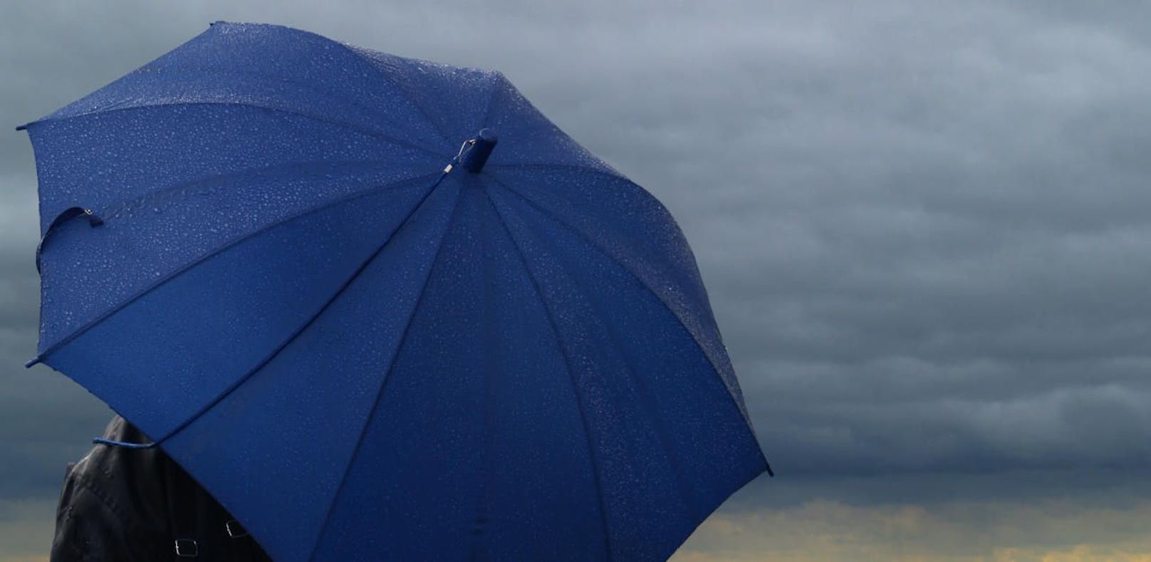 Nach dem Pfingstwochenende müssen in ganz Österreich wieder die Regenschirme ausgepackt werden.