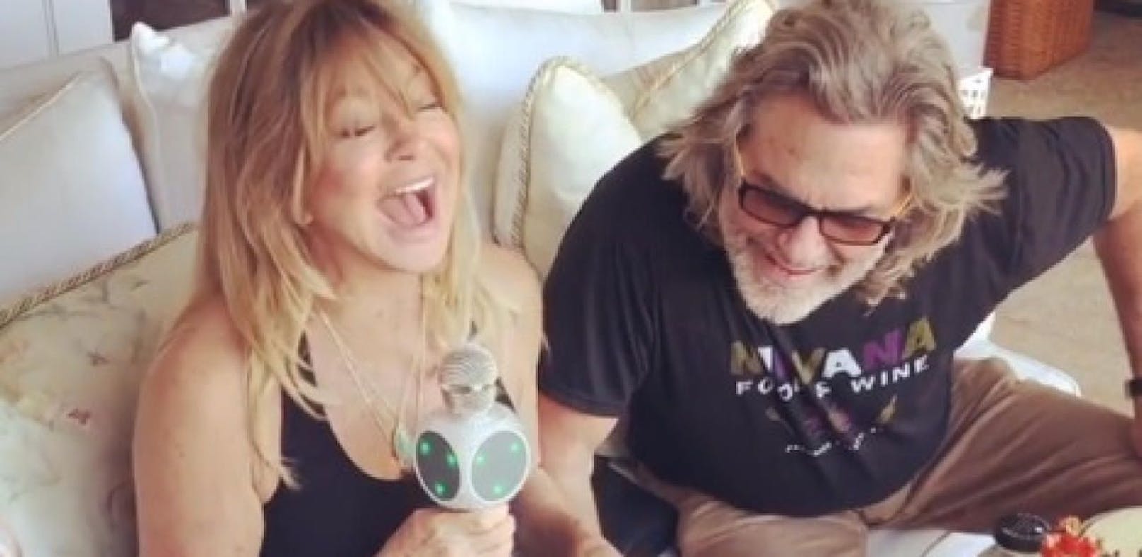 Kurt Russell und Goldie Hawn singen Beatles-Song
